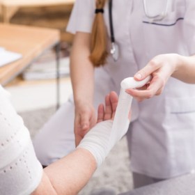 Cuidados auxiliares básicos en enfermería_curso online