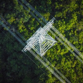 Operaciones en líneas aéreas de tensión 1-30 Kv y centros de transformación