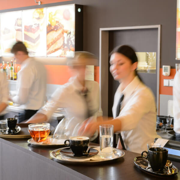 Servicio en restaurante y bares Servicio en restaurante y bares